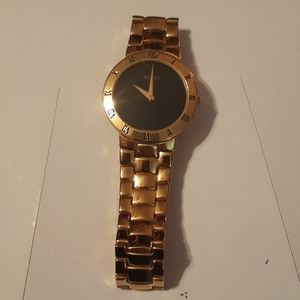 Men's gold Gucci watch